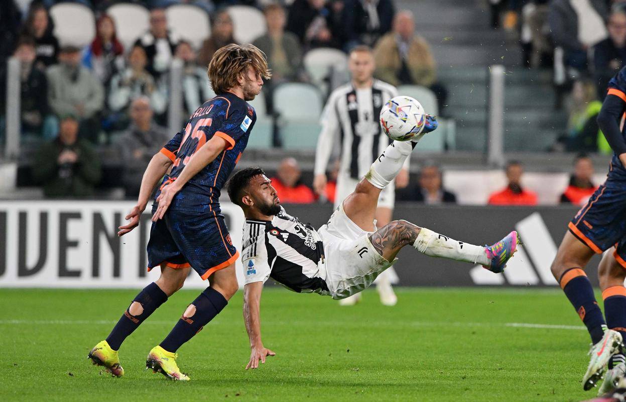 包含尤文图斯迎全明星赛关键赛，国际比赛日迎来里程碑，震撼外界，轮换策略成焦点的词条