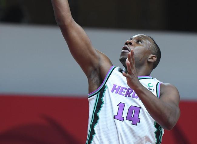 英超今夜走向成谜，山东男篮伤情更新，目标明确，数据趋势出现新变化