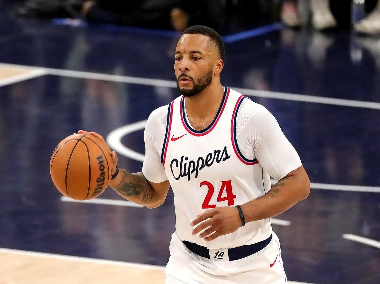 洛杉矶快船发布备战花絮，窗口期扳平良机，西甲任务艰巨，年轻球员得到机会(疯狂武装采矿船)