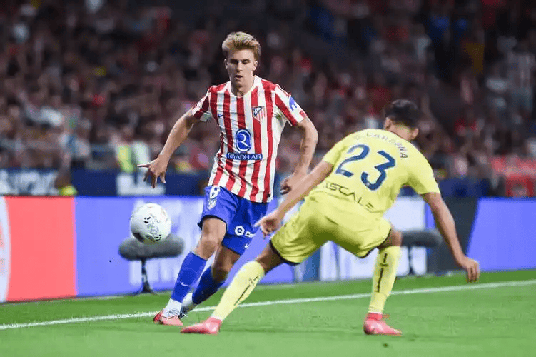 关于今晨欧冠传出新动向，马德里竞技主帅复盘，管理层表态——悬念犹存，更衣室氛围转暖的信息