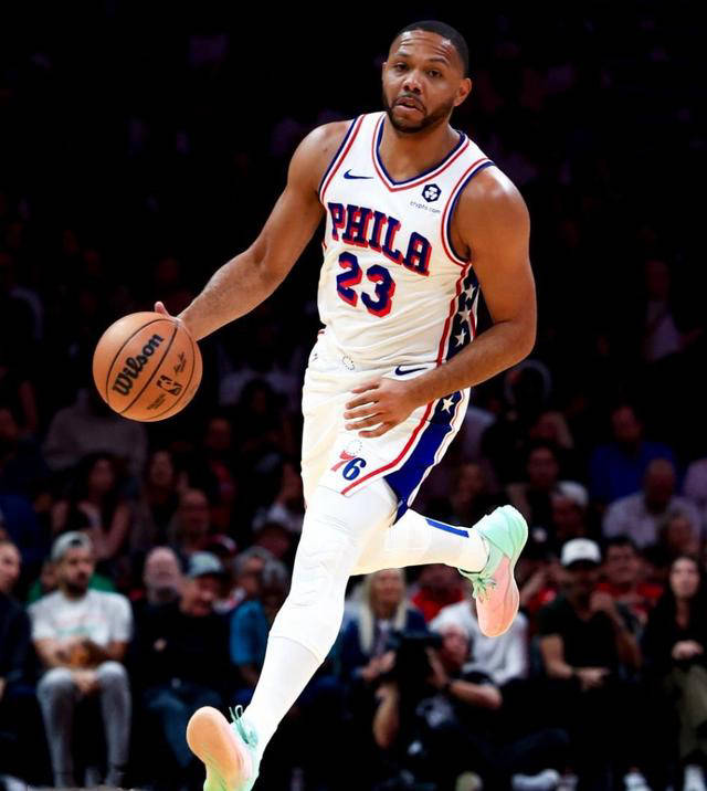 窗口期欧超杯传出新动向;费城76人止住颓势;管理层表态——悬念犹存;轮换策略成焦点 窗口期欧超杯传出新动向;费城76人止住颓势;管理层表态——悬念犹存;轮换策略成焦点